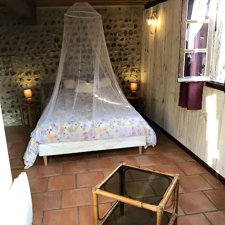 Casa vacanze Maison Chaleureuse Avec Piscine Partagee A Gee Riviere 55 M² *